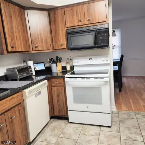 19 Countryside Dr, Basking Ridge, NJ 07920 photo 3