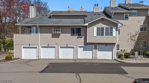 17 Bentley Ct, Bedminster, NJ 07921