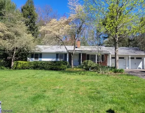 4 Dover Ln, East Windsor Twp, NJ 08520