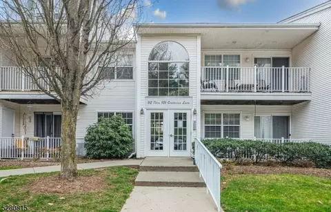 93 Crestview Ln, Mount Arlington, NJ 07856