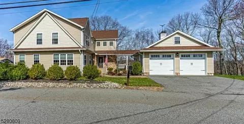 103 Hillcrest Dr, Denville, NJ 07834