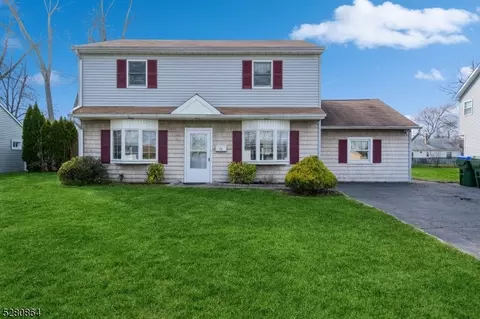 17 Crescent Rd, Edison, NJ 08817