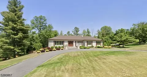 22 Notch Hill Dr, Livingston, NJ 07039