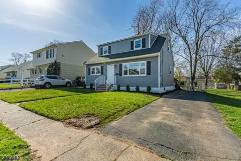 579 W Pershing Ave, Middlesex, NJ 08846 photo 3