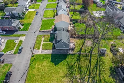 579 W Pershing Ave, Middlesex, NJ 08846 photo 4