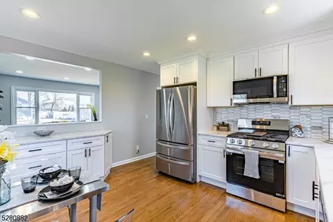 579 W Pershing Ave, Middlesex, NJ 08846 photo 11