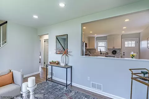 579 W Pershing Ave, Middlesex, NJ 08846 photo 7