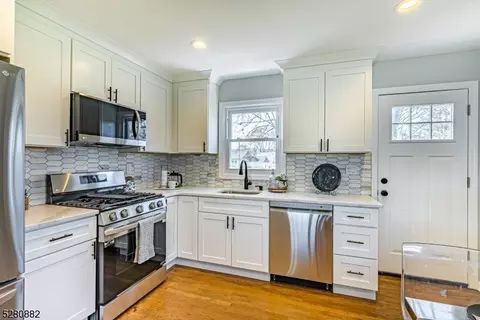 579 W Pershing Ave, Middlesex, NJ 08846 photo 10