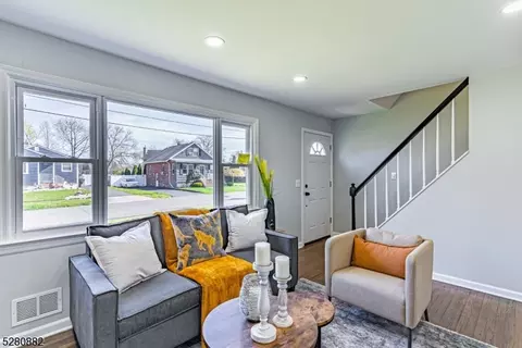 579 W Pershing Ave, Middlesex, NJ 08846 photo 6