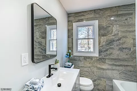 579 W Pershing Ave, Middlesex, NJ 08846 photo 18