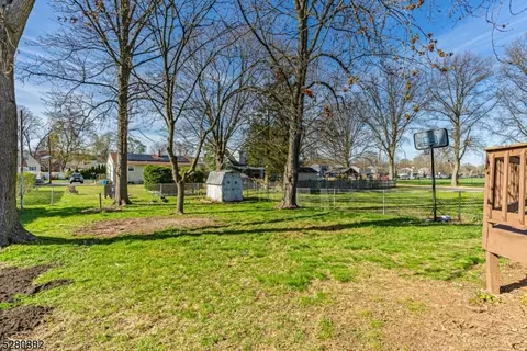 579 W Pershing Ave, Middlesex, NJ 08846 photo 5