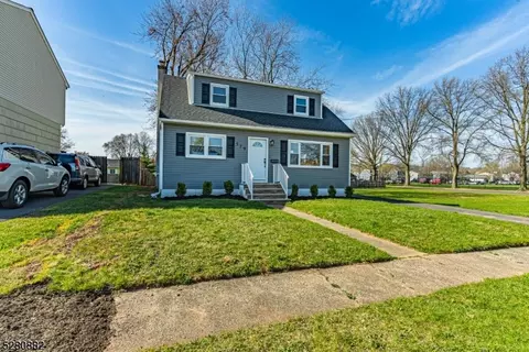 579 W Pershing Ave, Middlesex, NJ 08846 photo 2