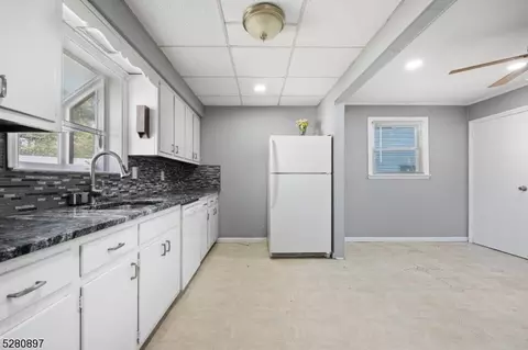 48 Buchanan Ave, Sayreville Boro, NJ 08859
