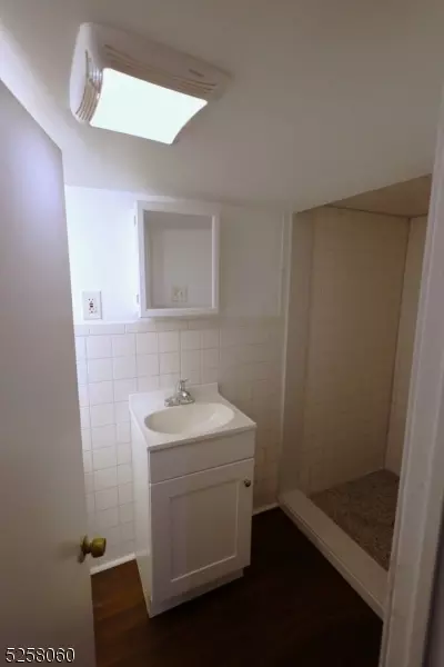 Bath - 20 High St, Wayne, NJ 07470 photo 4 of 4