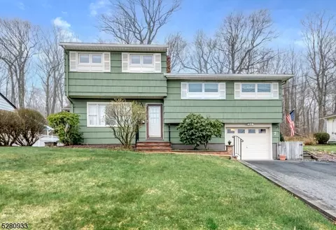 7 Amendola Dr, Netcong, NJ 07857
