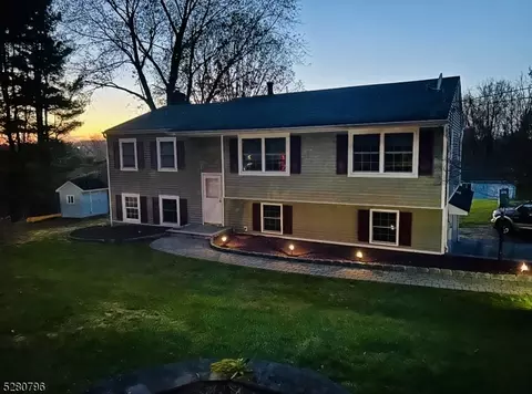 4399 Rudetown Rd, Hamburg, NJ 07419