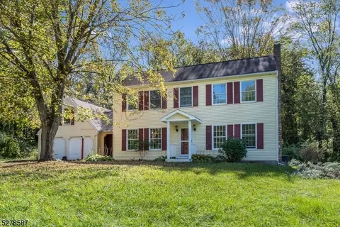 188 Pequest Rd, Belvidere, NJ 07823