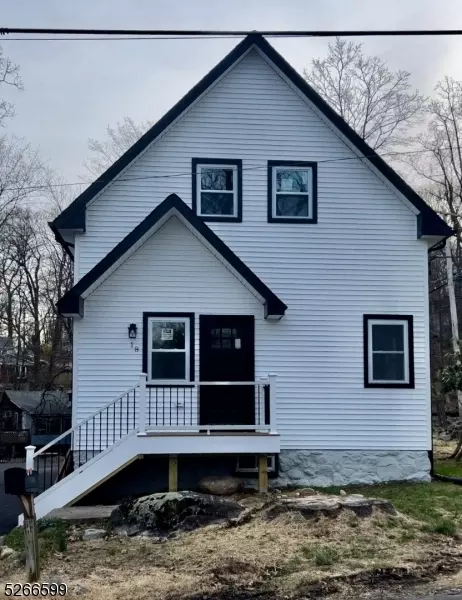 18 Northwestern Way, Hopatcong, NJ 07843