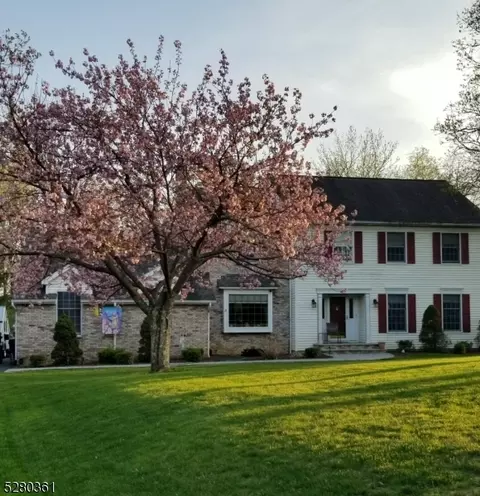 9 Shakespeare Rd, Hackettstown, NJ 07840