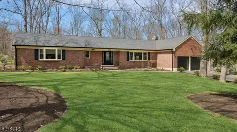 4 Buttonwood Ln, Warren, NJ 07059