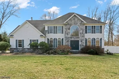 11 Jennies Ln, Hackettstown, NJ 07840
