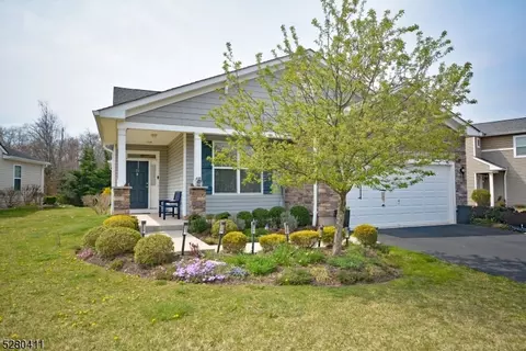 22 Spangenberg Ln, Franklin Twp, NJ 08873