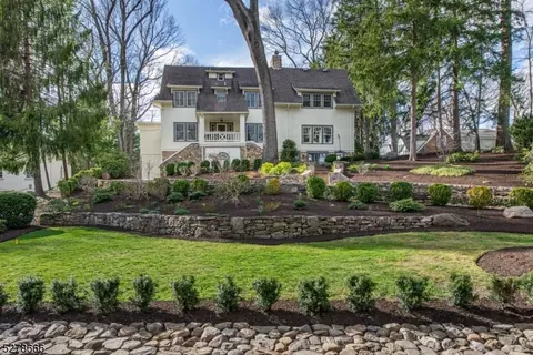 11 Valley Rd, Mountain Lakes, NJ 07046