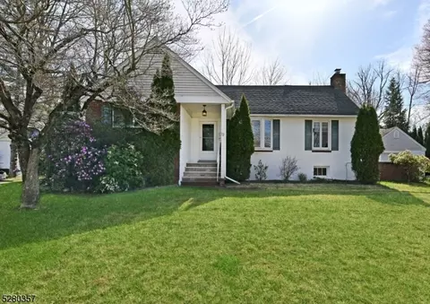12 Hart St, Ramsey, NJ 07446