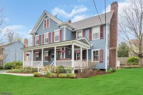 18 Chestnut St, Chatham, NJ 07928