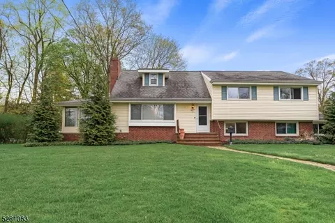 11 Juniper Dr, Morris Plains, NJ 07950
