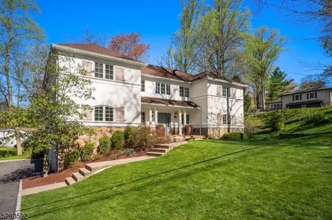 51 Headley Rd, Morristown, NJ 07960