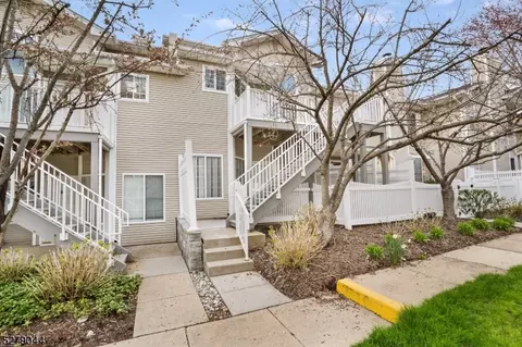 41 Ashley Ct, Bedminster, NJ 07921