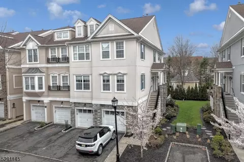 16 Devonshire Dr, Clifton, NJ 07013
