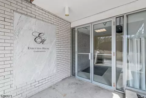 301 Beech St, Hackensack, NJ 07601 photo 17