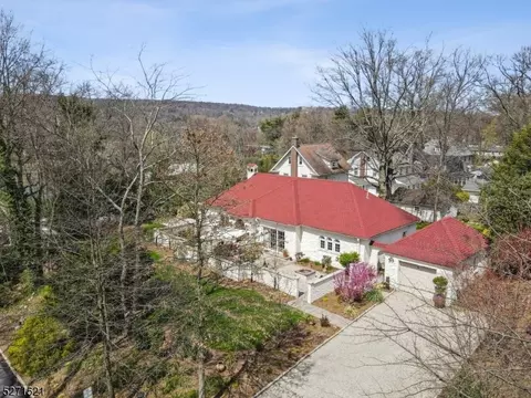 3 Tuscan Rd, Maplewood, NJ 07040