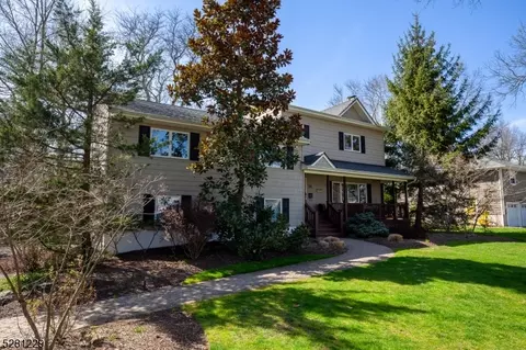 24 Broadlawn Dr, Livingston, NJ 07039