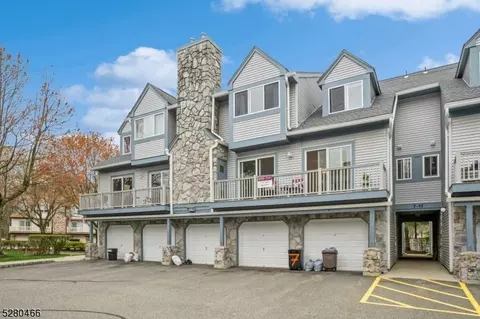 7 Garden Ct, Succasunna, NJ 07876
