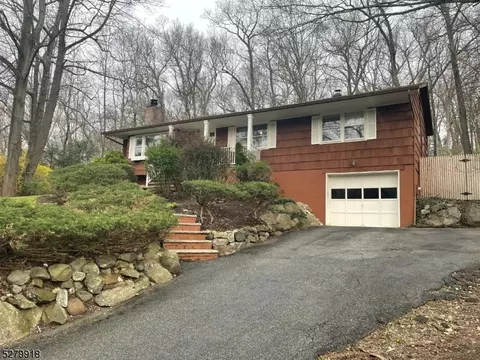 125 Fieldstone Dr, Ringwood, NJ 07456