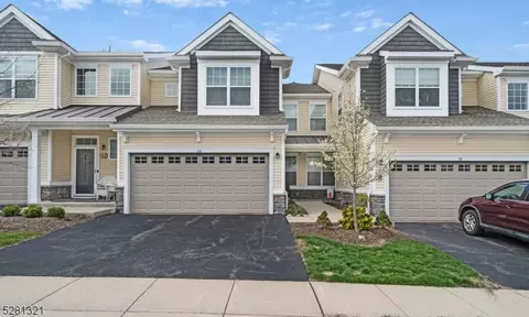 20 Lupine Ln, Hackettstown, NJ 07840