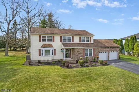 5 Rivendell Rd, Roxbury Twp, NJ 07876
