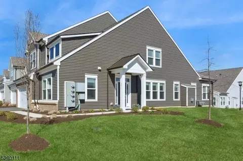 25 Doyle Dr, Florham Park, NJ 07932