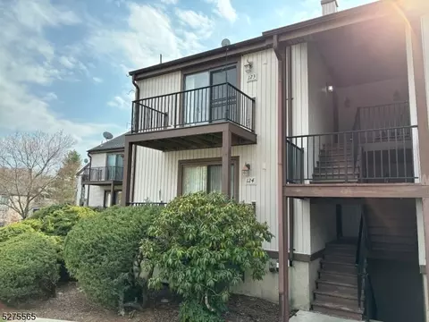 7123 Dell Pl #123, Stanhope, NJ 07874