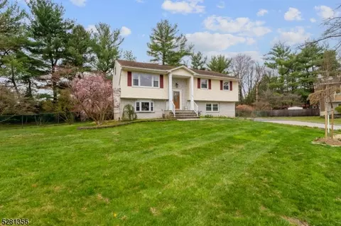 777 Decker Pl, Paramus, NJ 07652
