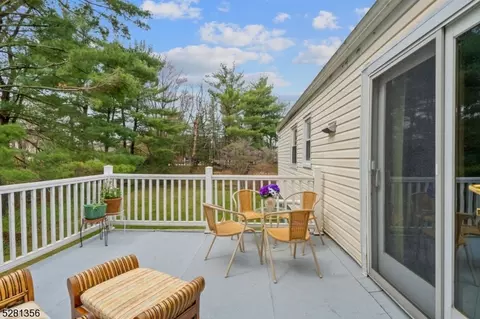 777 Decker Pl, Paramus, NJ 07652 photo 11