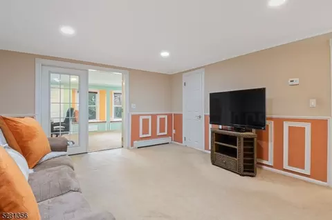 777 Decker Pl, Paramus, NJ 07652 photo 18