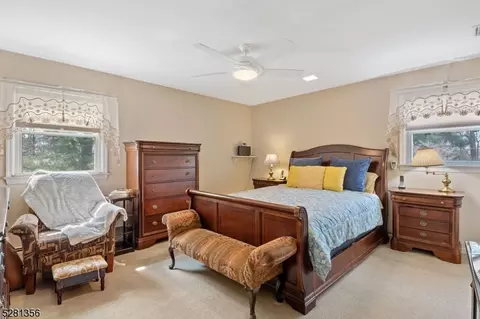 777 Decker Pl, Paramus, NJ 07652 photo 15