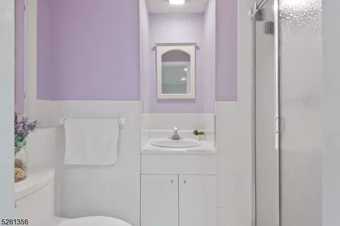 777 Decker Pl, Paramus, NJ 07652 photo 17