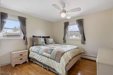 777 Decker Pl, Paramus, NJ 07652 photo 14