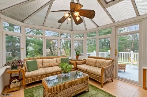 777 Decker Pl, Paramus, NJ 07652 photo 8