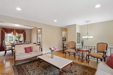 777 Decker Pl, Paramus, NJ 07652 photo 4